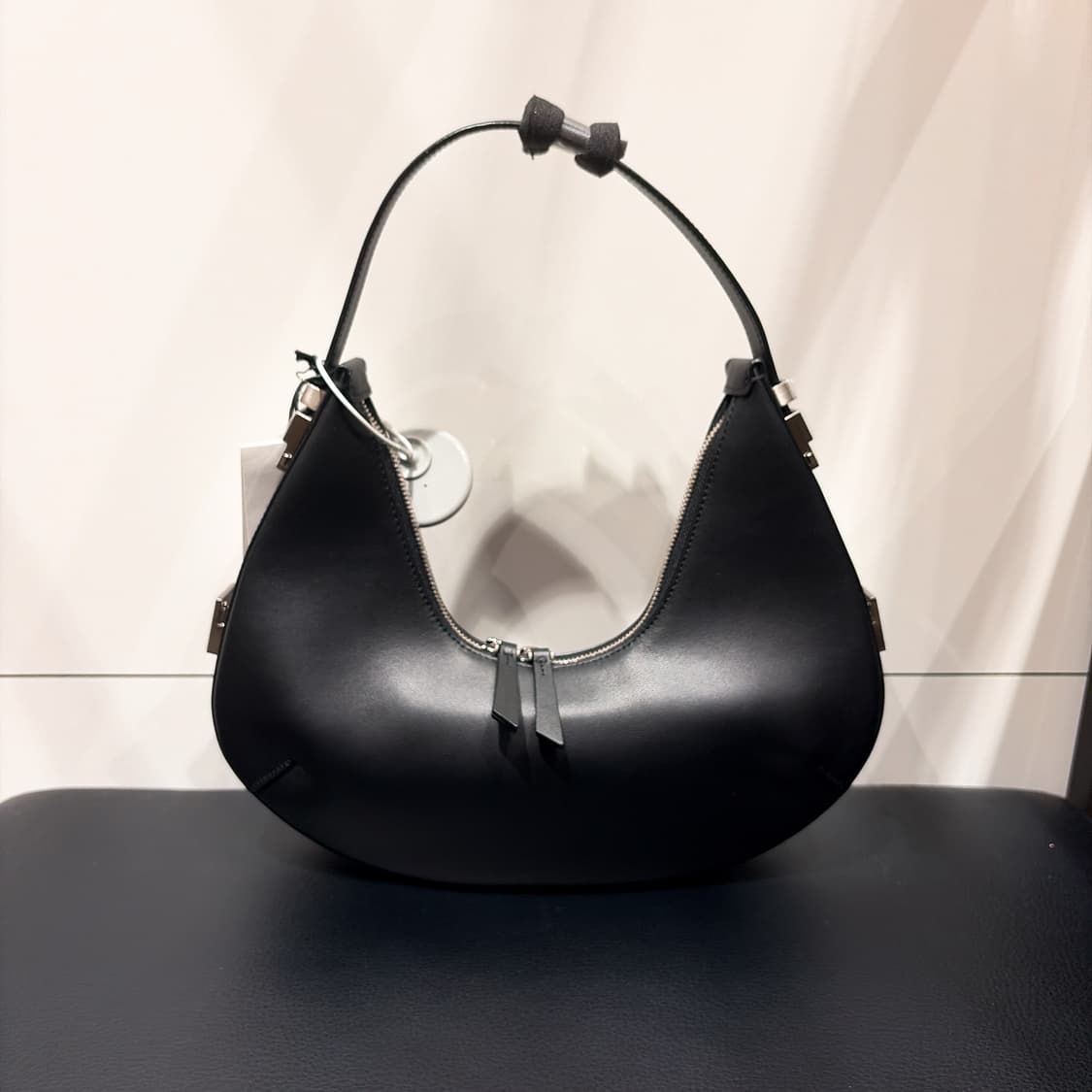 (정품/새상품) OSOI 오소이 여성 블랙 토니 호보 숄더백 상품이미지1