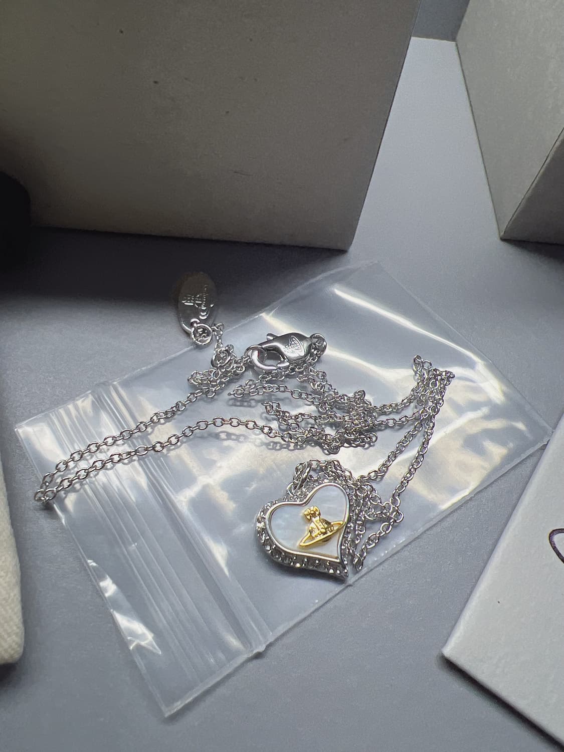 비비안웨스트우드 하트 페트라 목걸이 상품이미지2