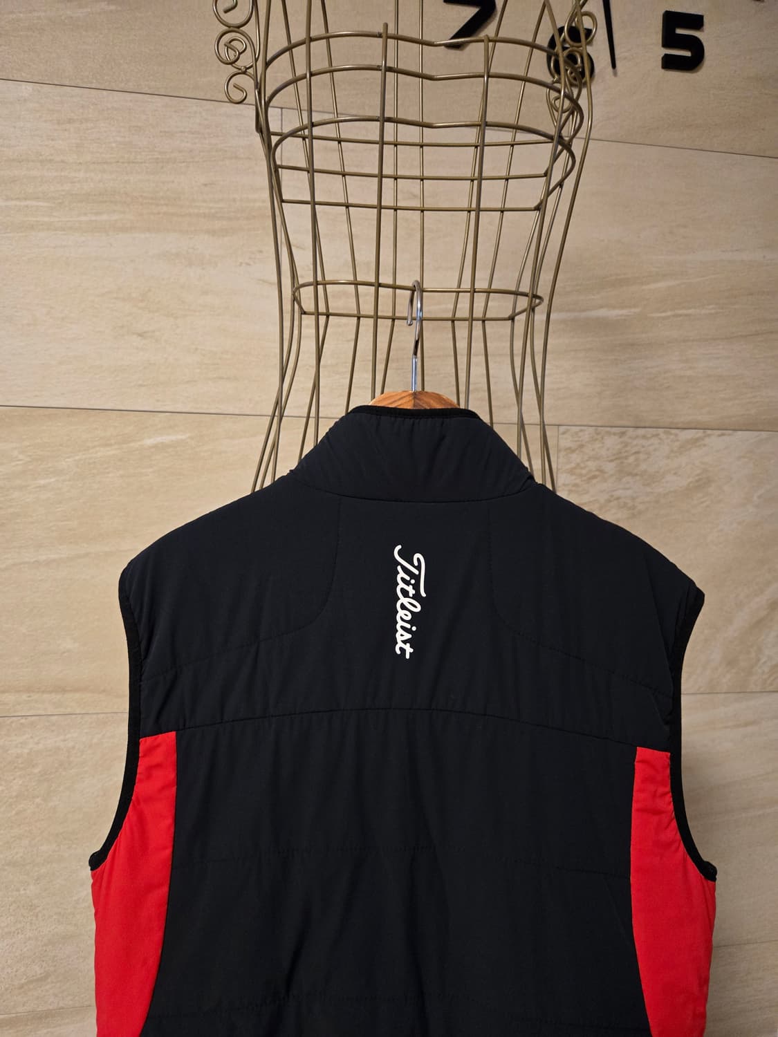 [L/100] 타이틀리스트 투어핏 남성 골프 패딩 조끼 상품이미지5