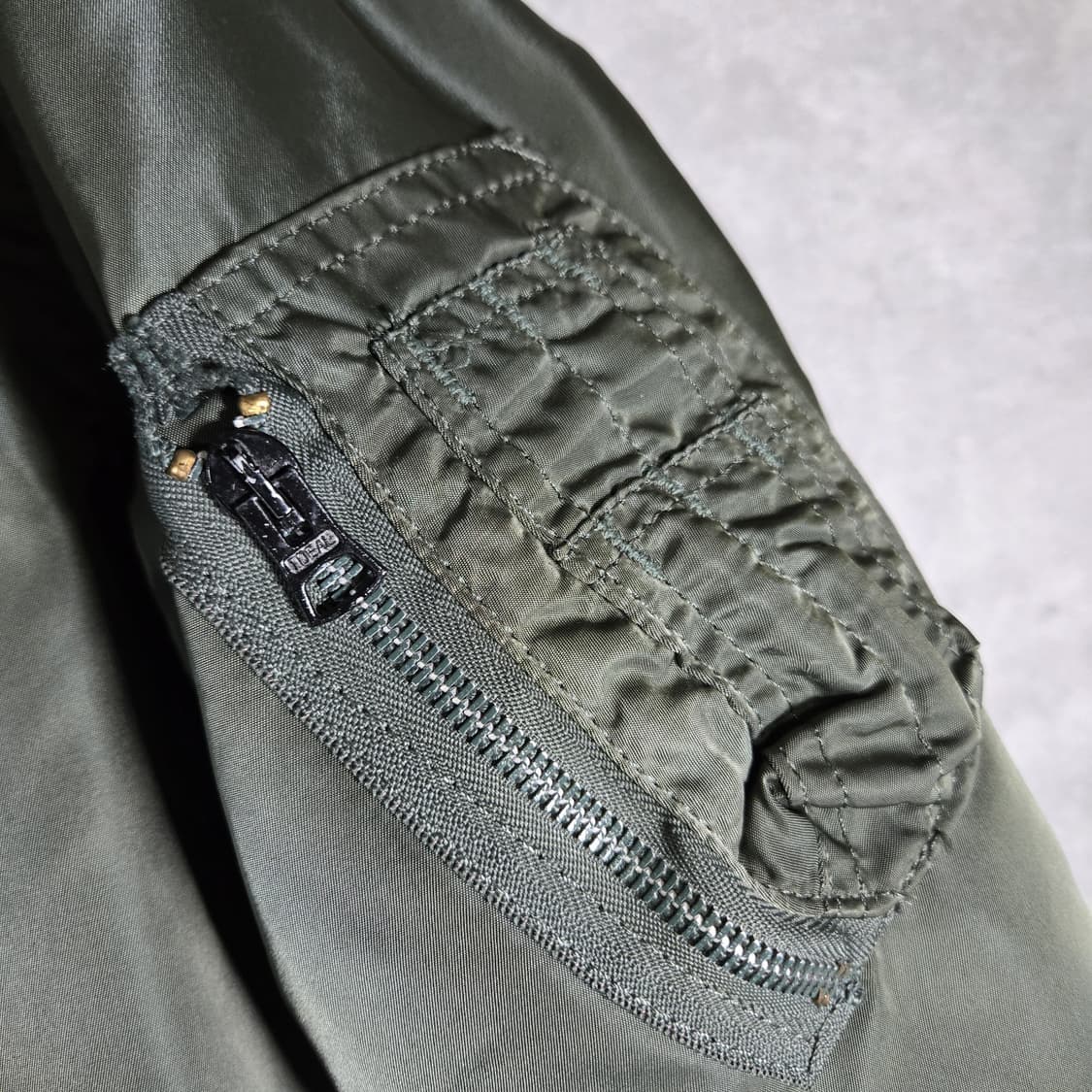 90s 미공군 납품용 알파인더스트리 MA-1 플라이트자켓 카키 상품이미지3