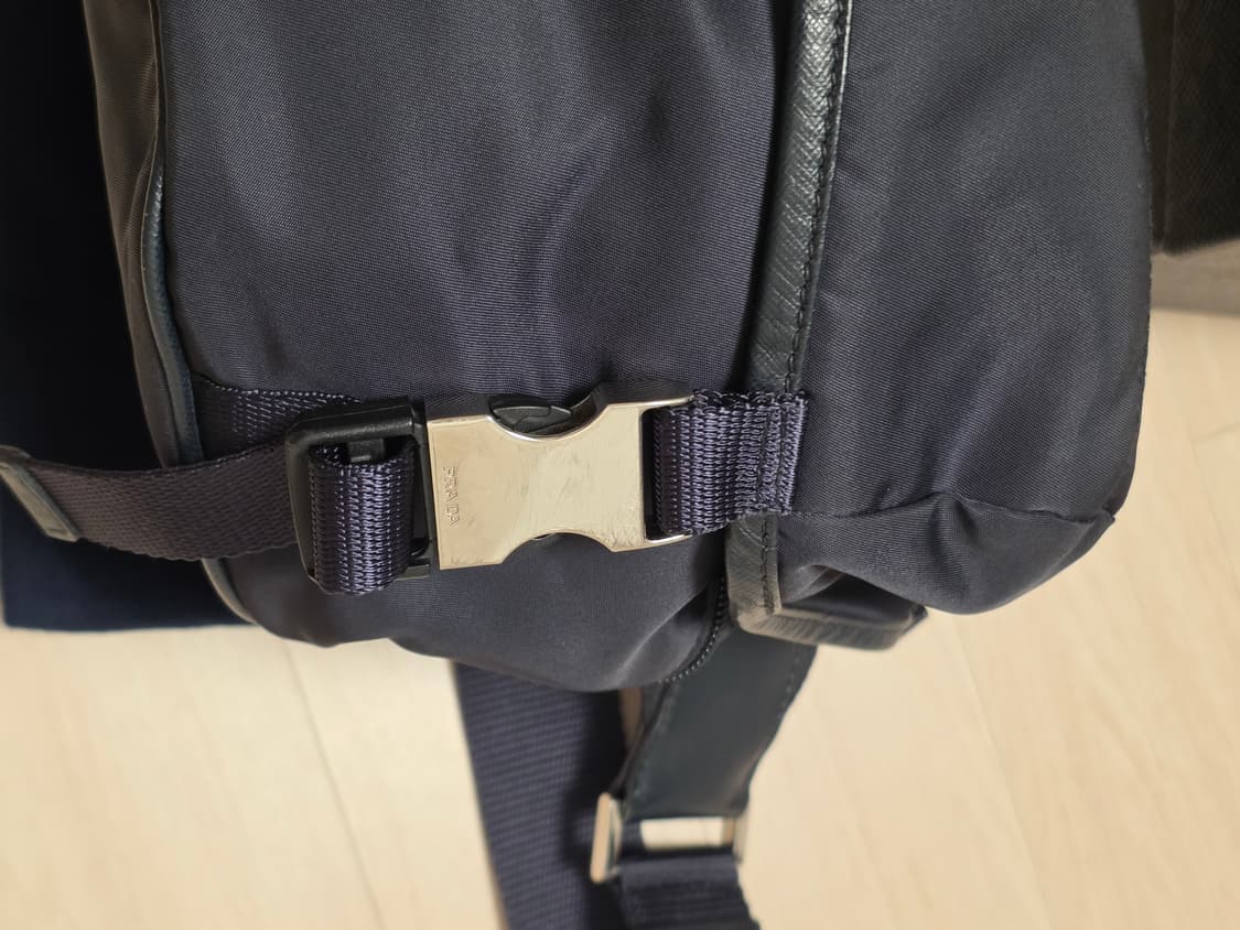 프라다 바이커 백 라지 사이즈 상품이미지5