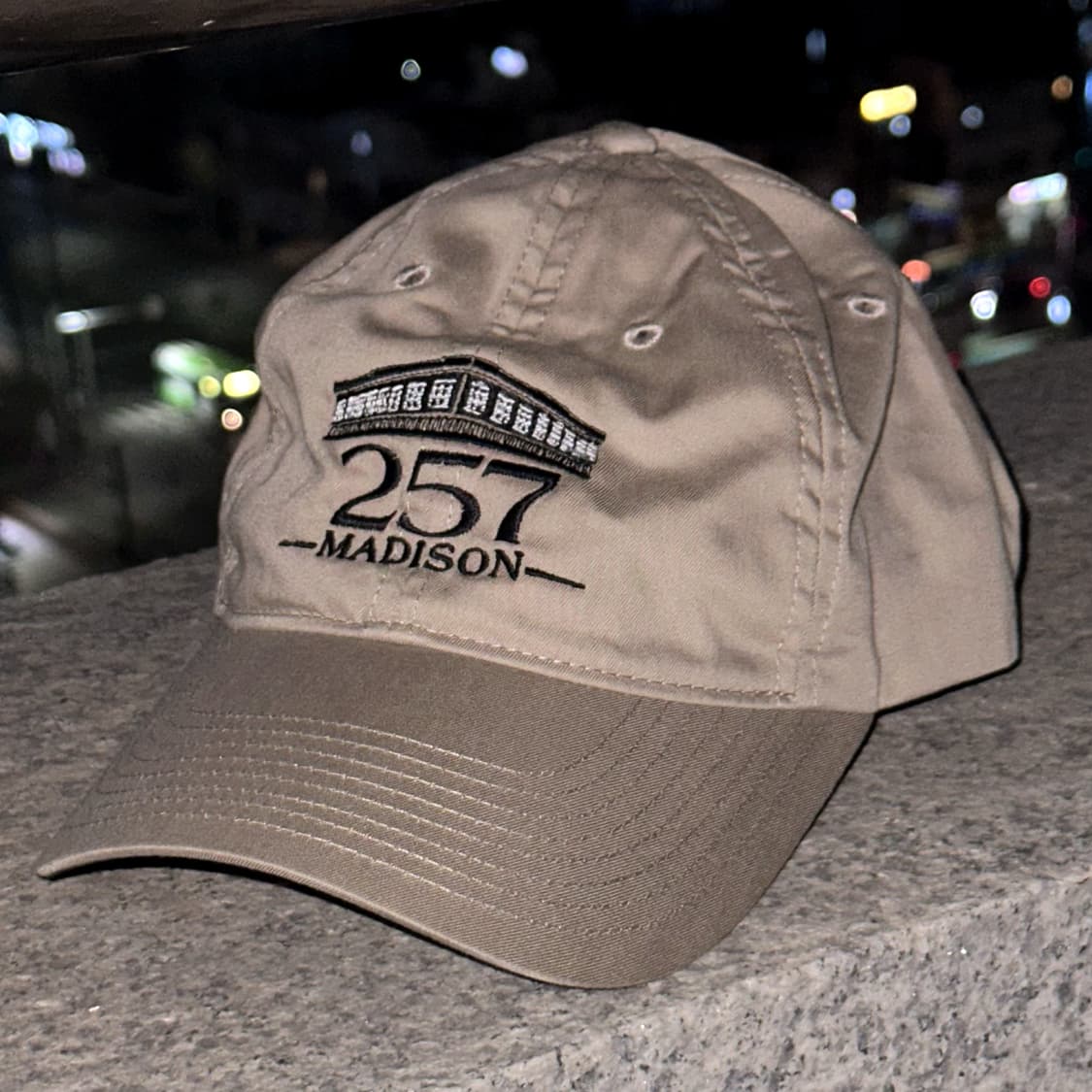 나이키 헤리티지86 드라이핏 베이지 볼캡 ‘257 Medison’ 상품이미지1