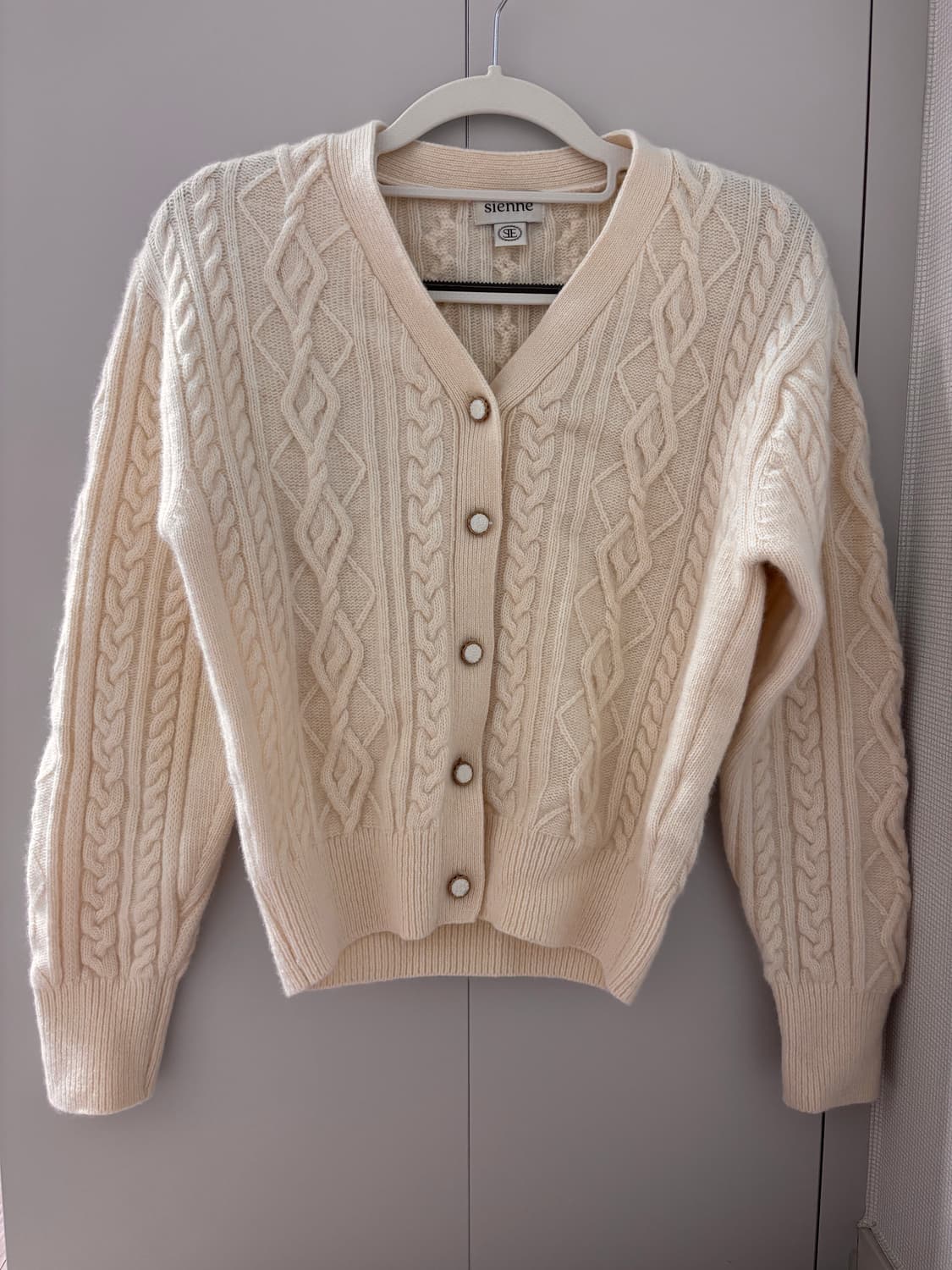 시엔느 Noir 케이블 울 가디건 크림 상품이미지8