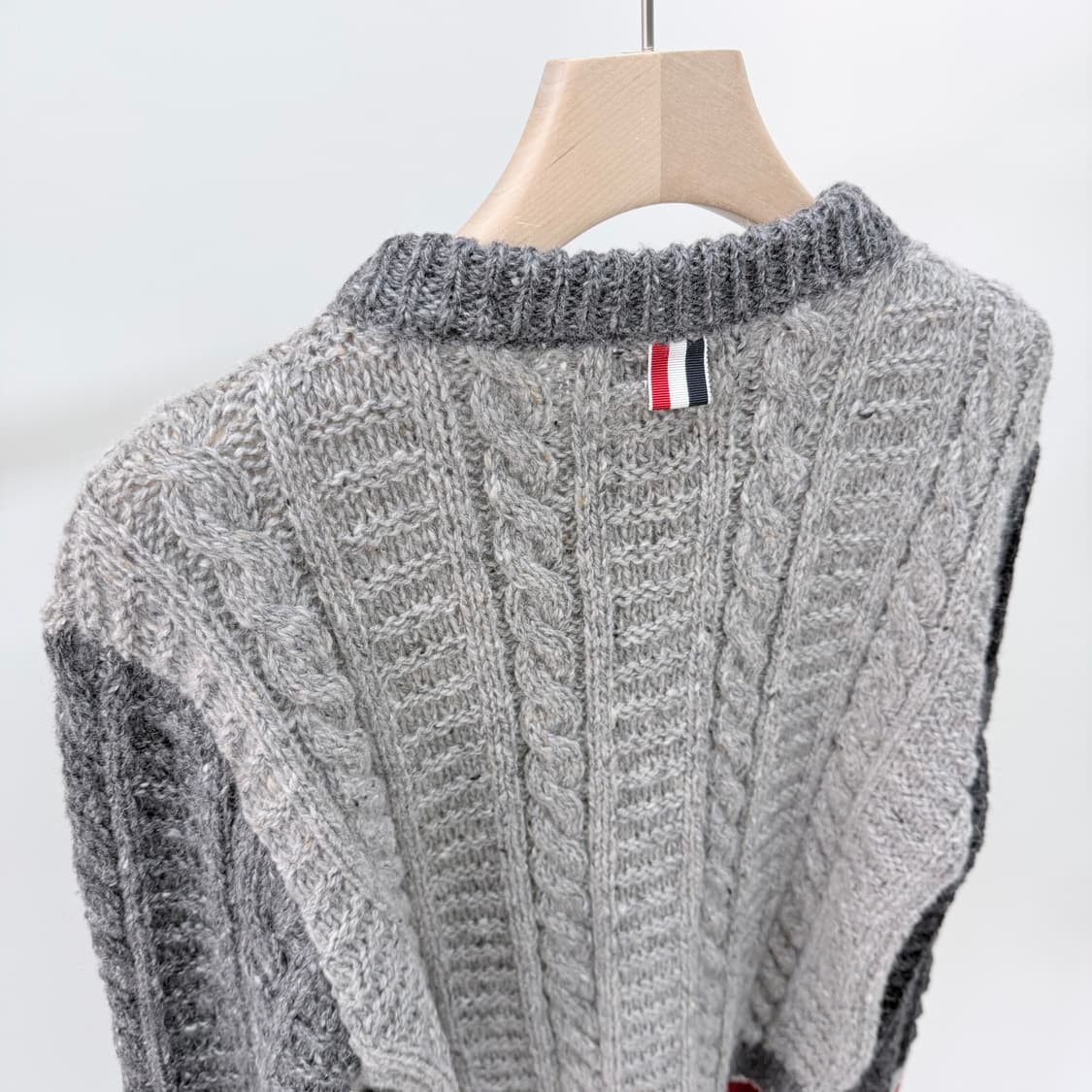 [미사용/2] 톰브라운 펀믹스 삼선 케이블 니트 그레이 상품이미지5
