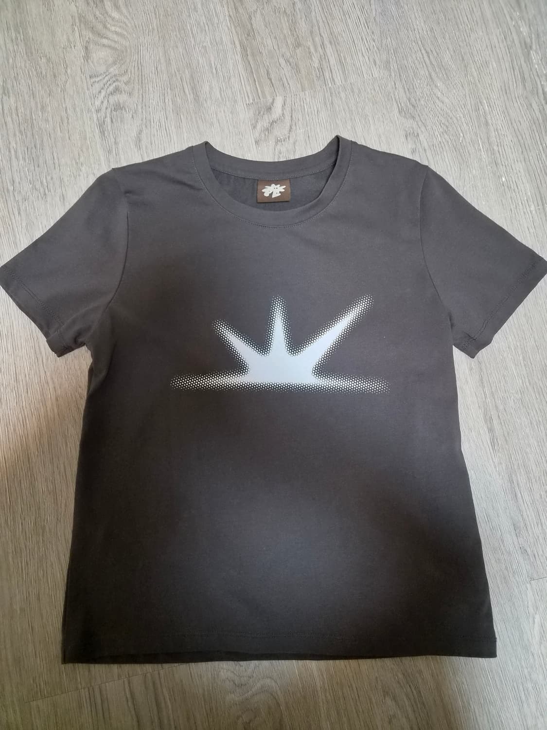 SUNLOVE W Daybreak Tee Charcoal 상품이미지1