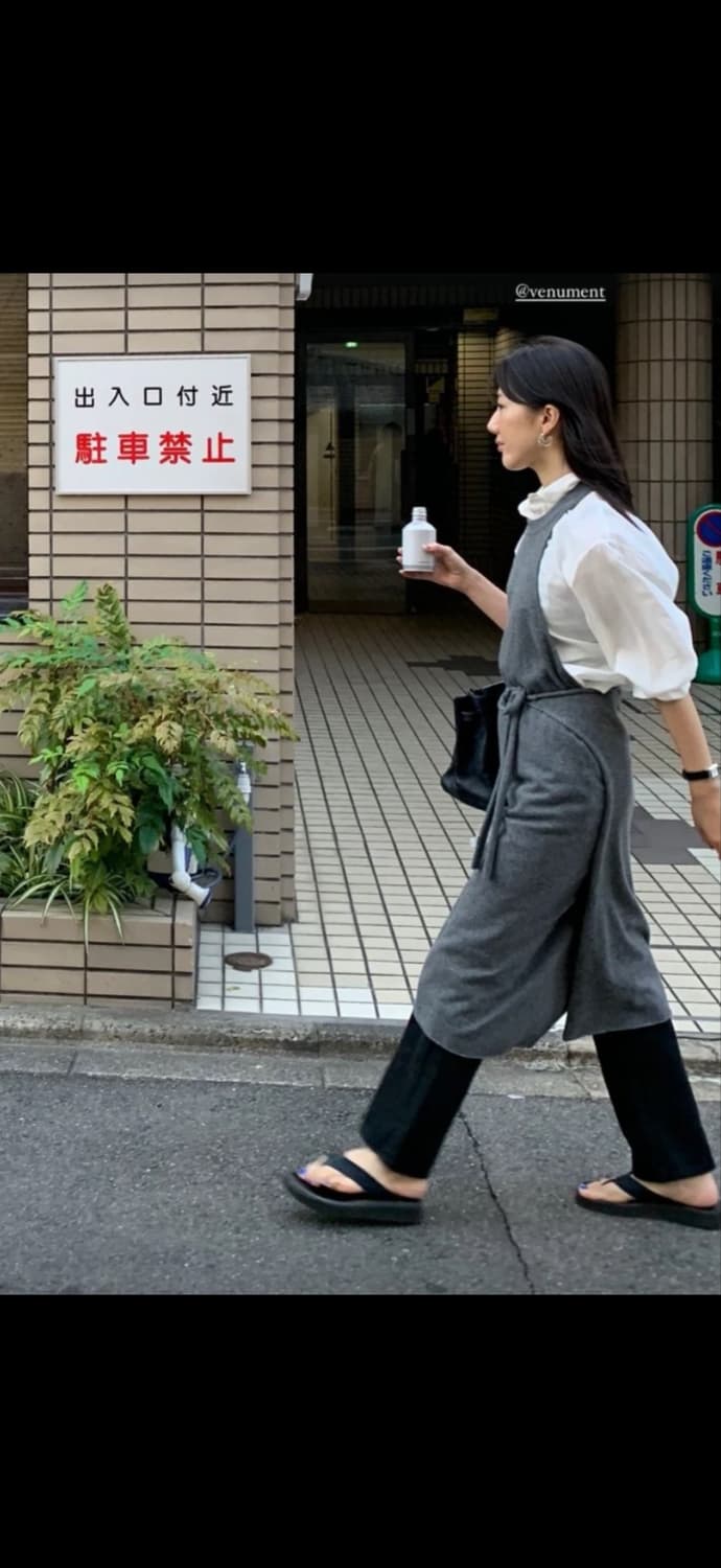 베뉴먼트 홀터넥 랩원피스 그레이 상품이미지1