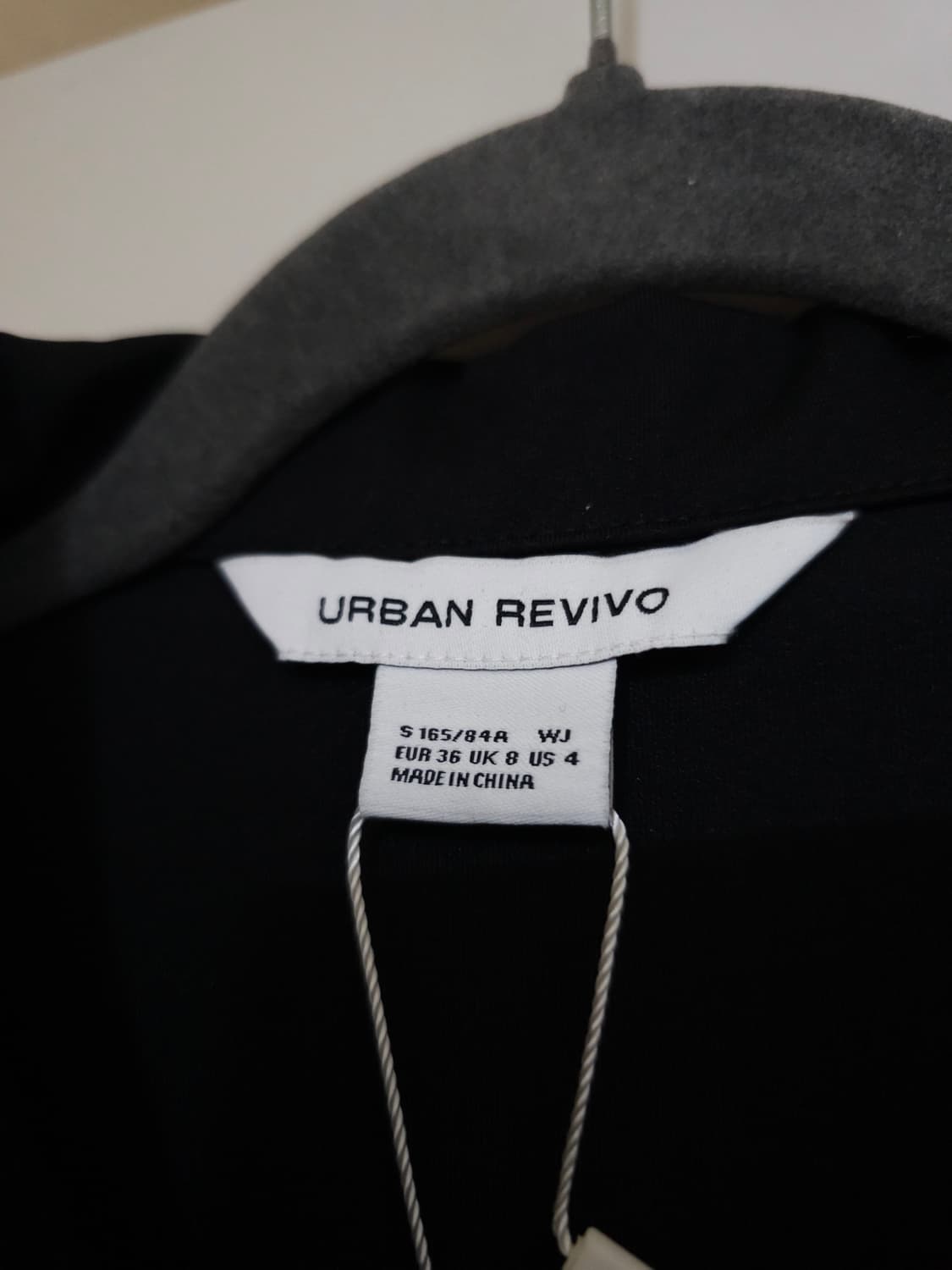 새상품)URBAN REVIVO 블랙 반팔 미니원피스 상품이미지3
