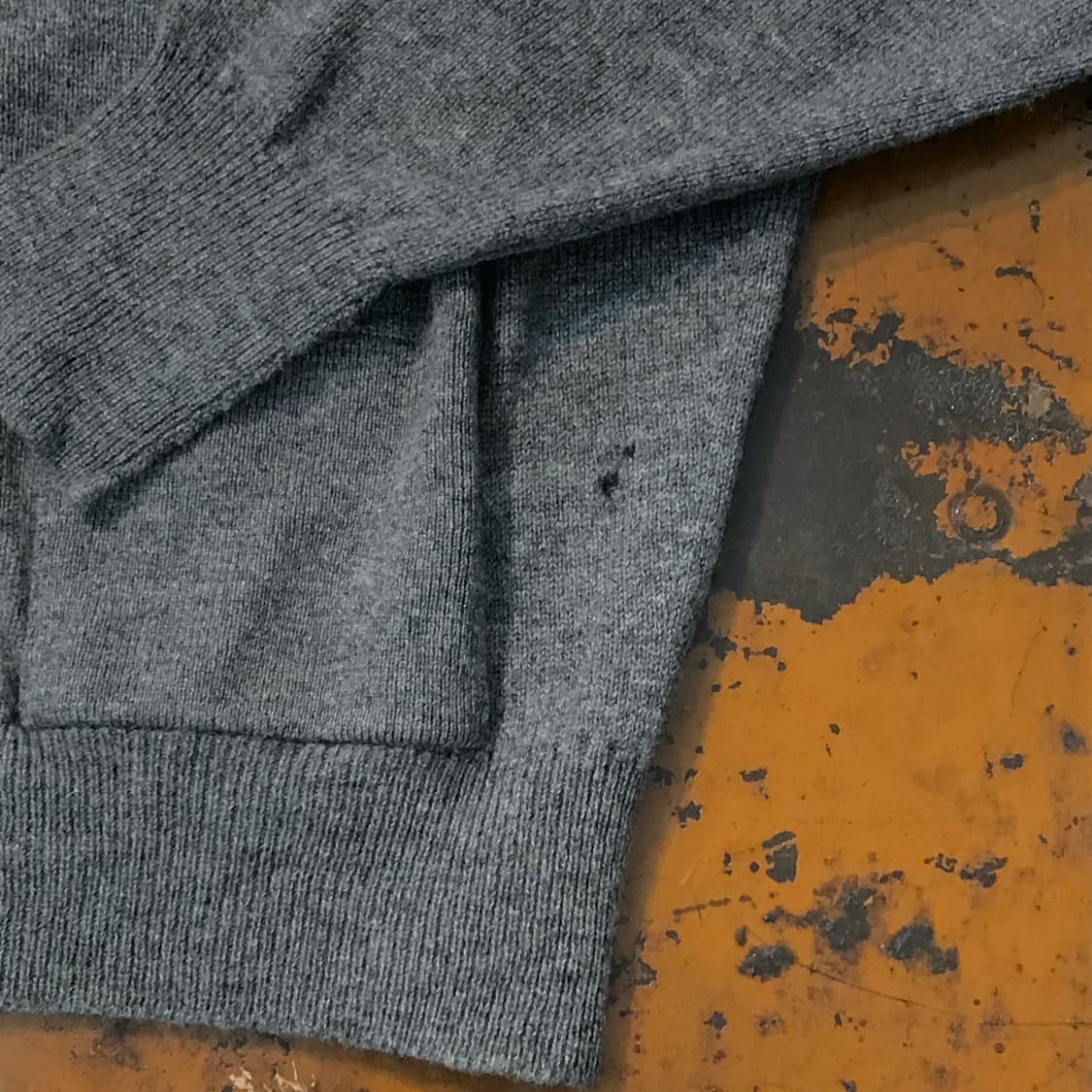 버버리 크레스트 자수 그레이 램스울 니트 가디건 남성 110 사이즈  상품이미지4