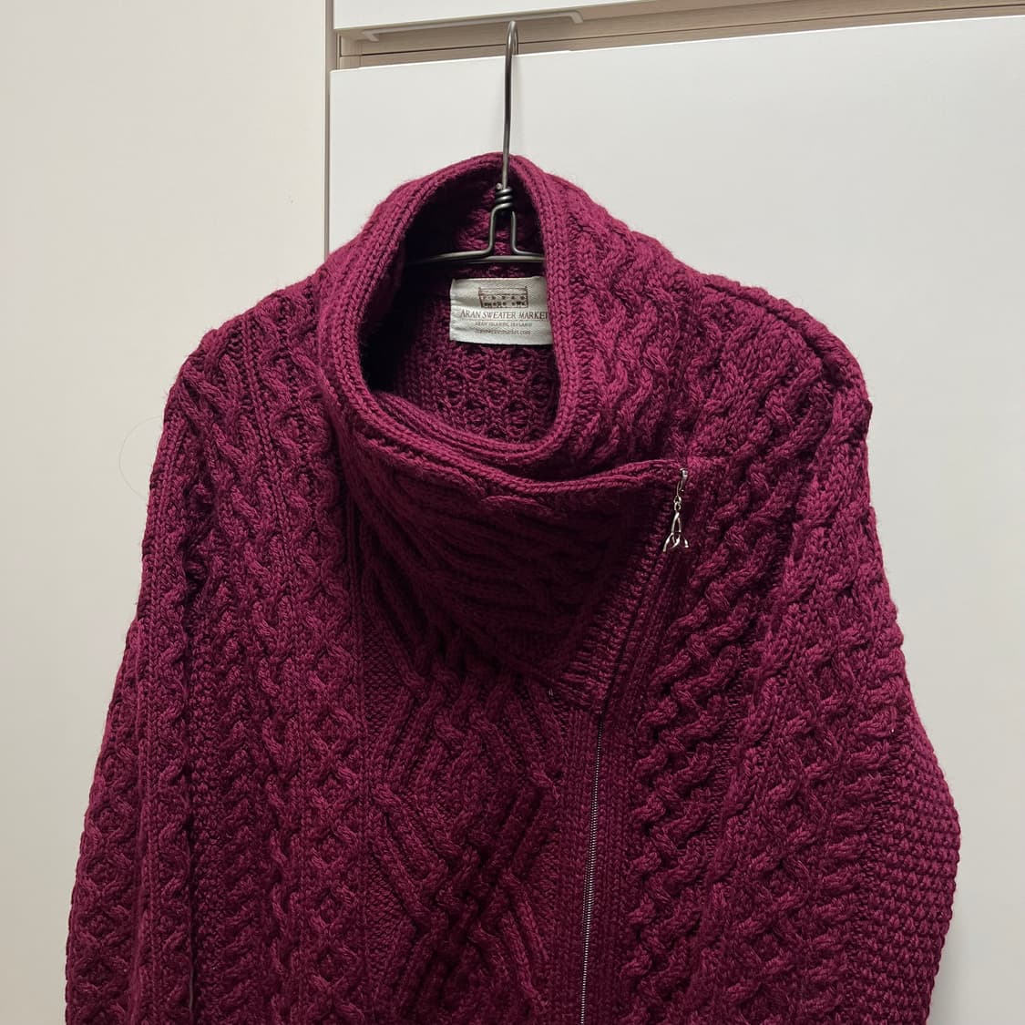 아란스웨터마켓 피셔맨 사선 하이넥 니트집업 상품이미지4