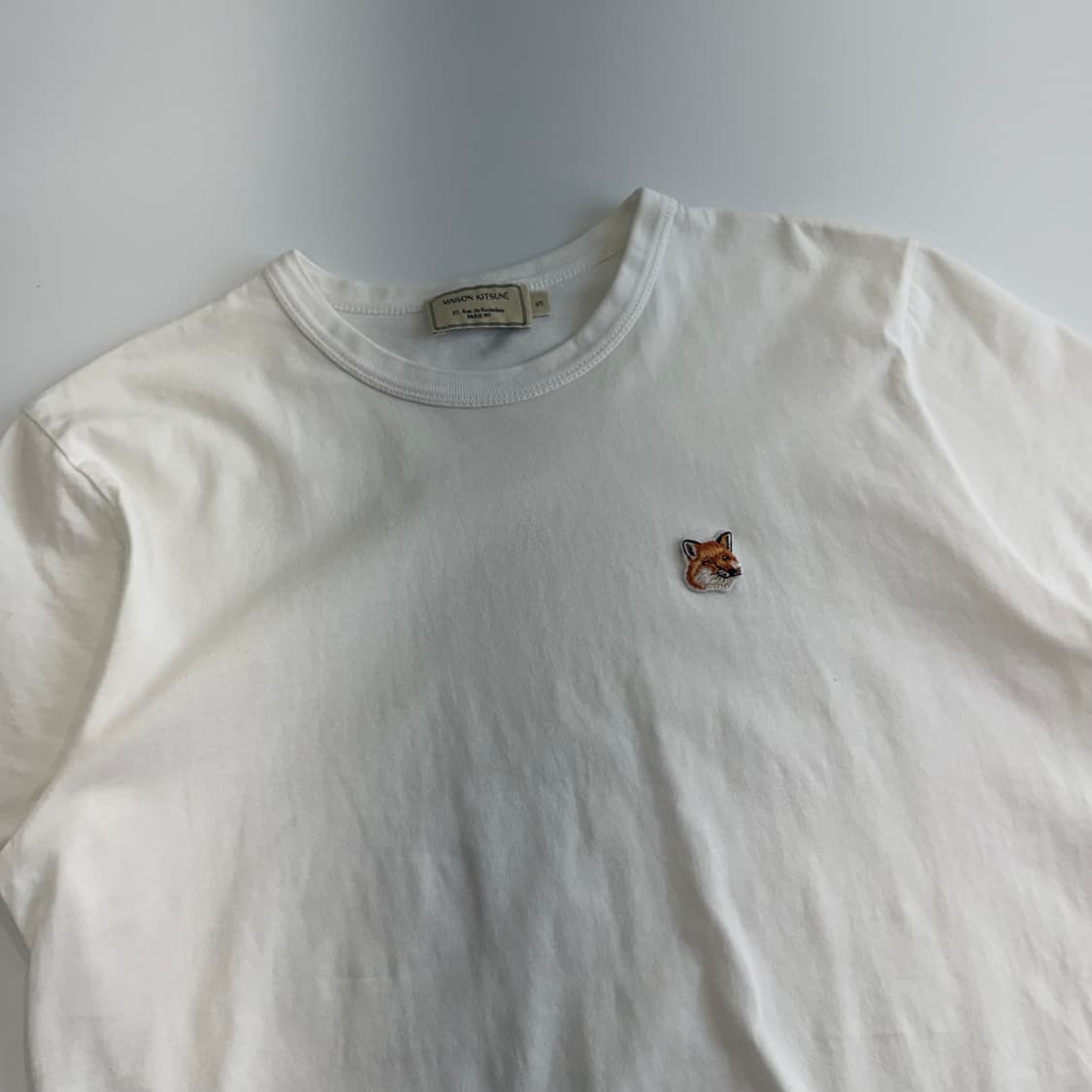 Maison kitsune 메종키츠네 스몰로고 화이트 반팔  상품이미지4