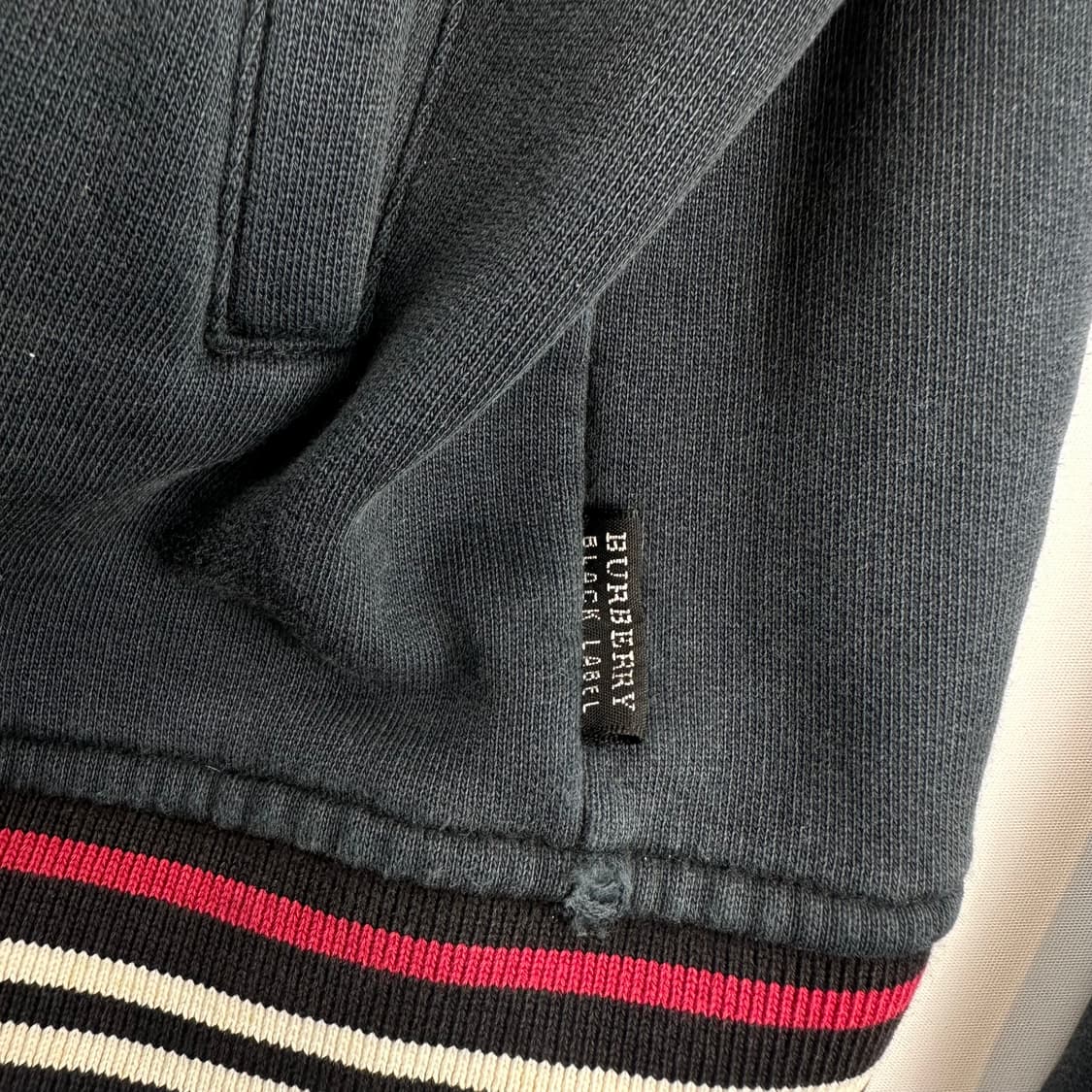 버버리 블랙라벨 자수 후드집업 상품이미지5