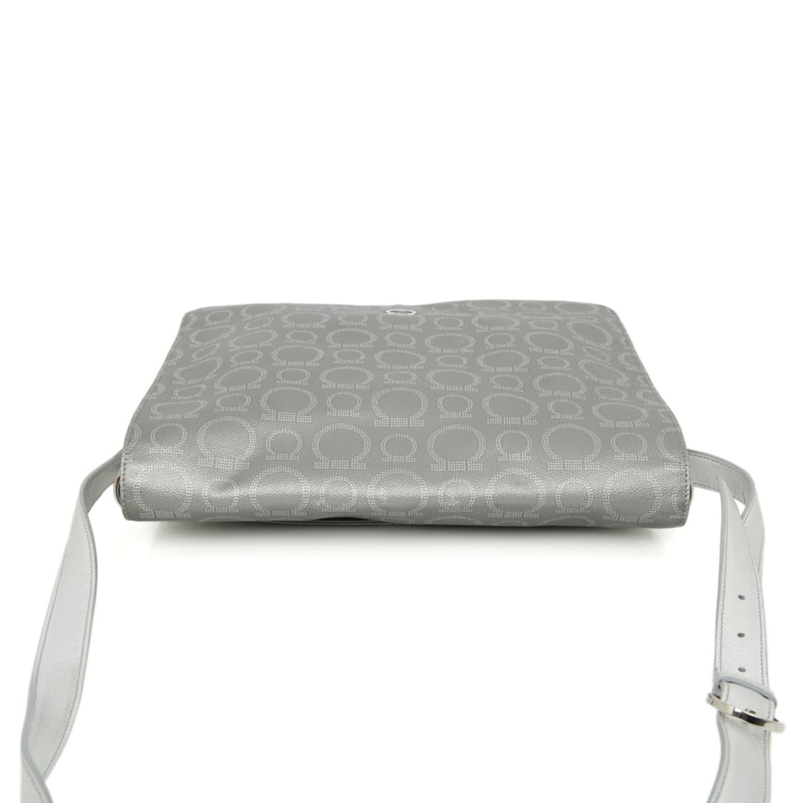 페라가모 간치니 숄더 플랩 크로스백 21-7915 메탈릭 실버 상품이미지6