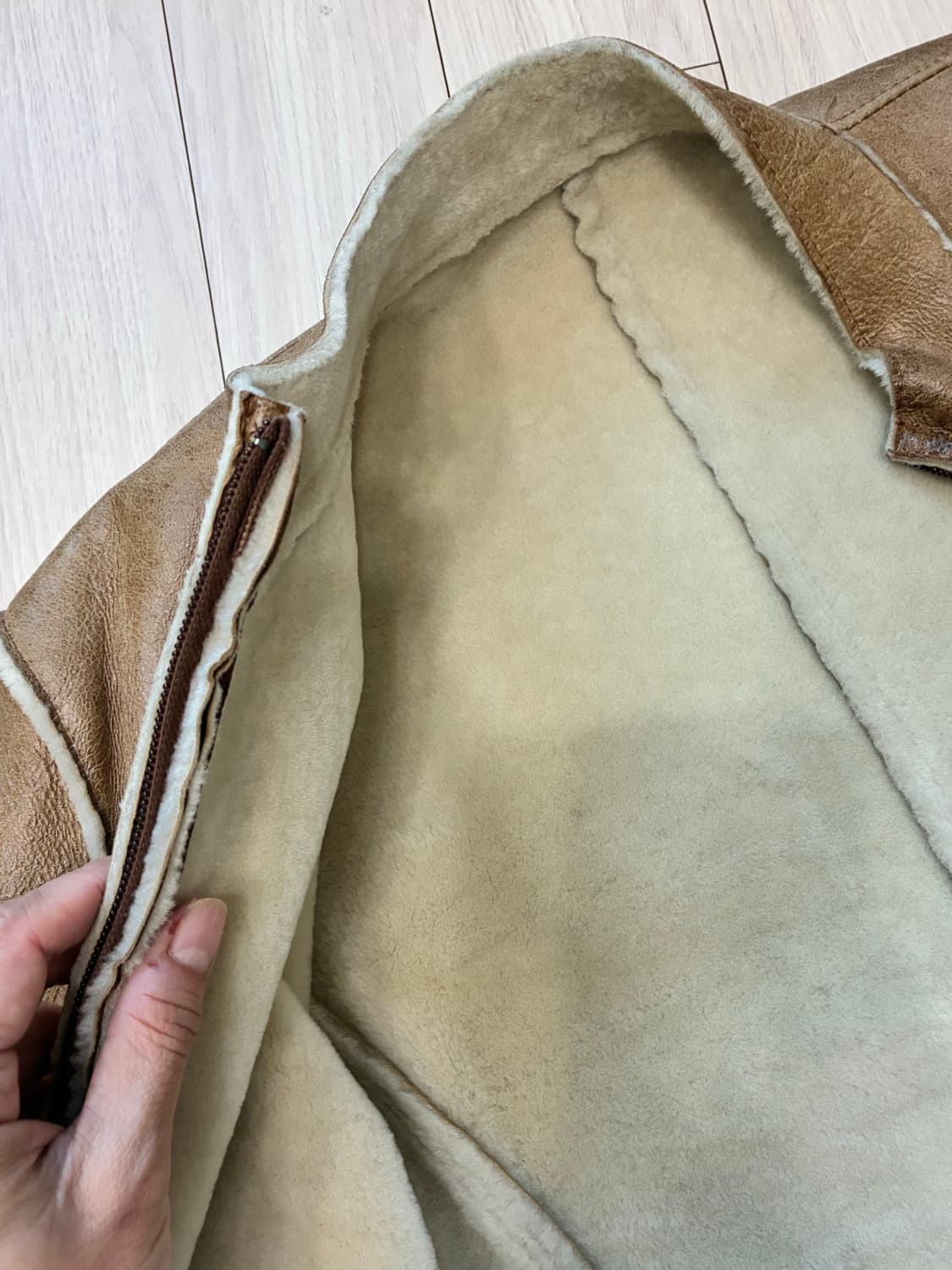 버버리 런던 양가죽 시어링 무스탕 (55 추천) 상품이미지5