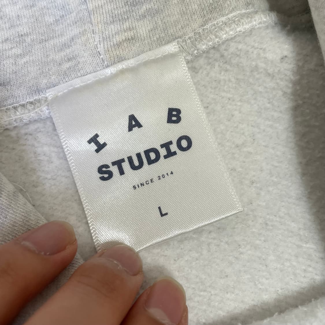 아이앱 스튜디오 라이트 그레이 후디 상품이미지6