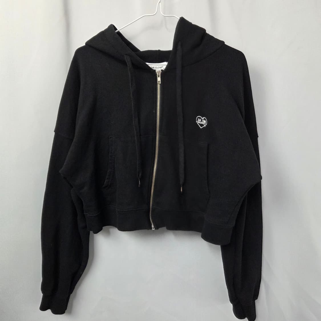 F(126) / 크롭 후드집업 블랙 상품이미지1