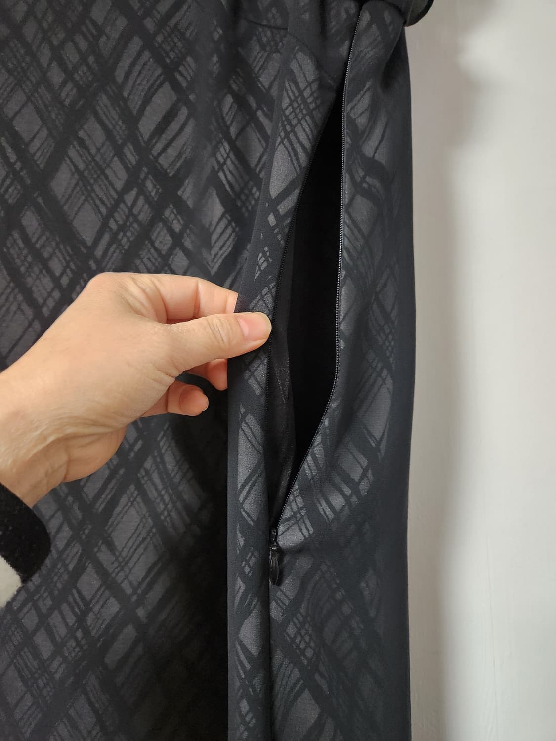 VIKI 블랙 체크 패턴 쉬폰 원피스66~77 상품이미지4