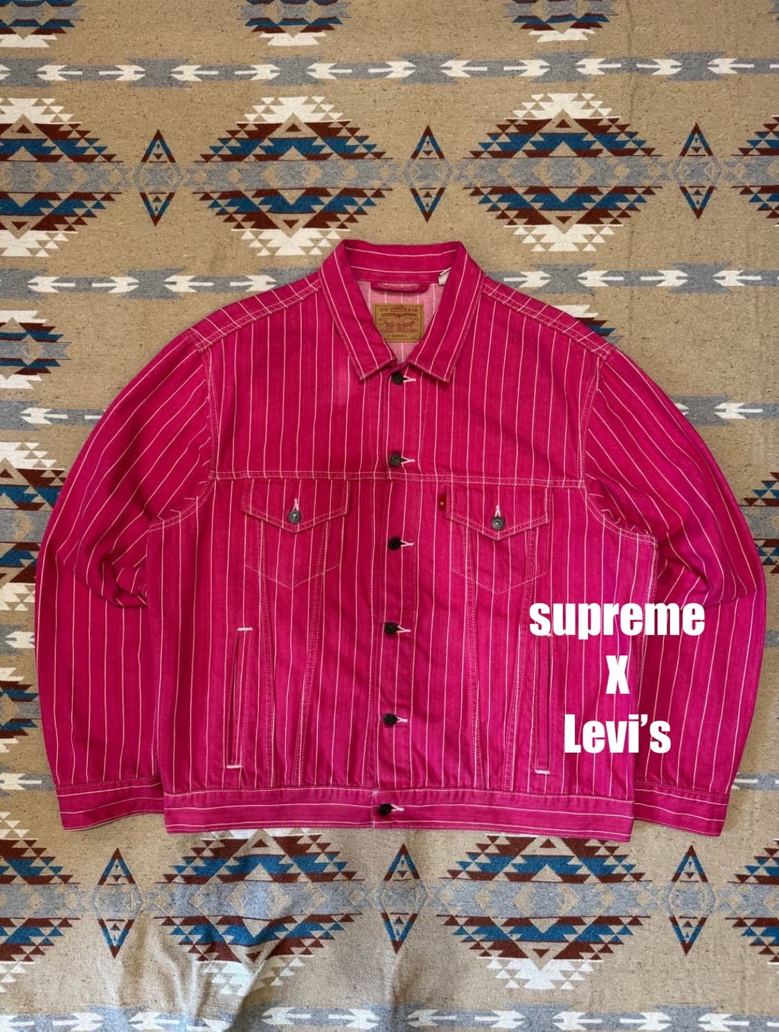 [L] 슈프림 x 리바이스 핀 스트라이프 트러커 자켓 마젠타 상품이미지1