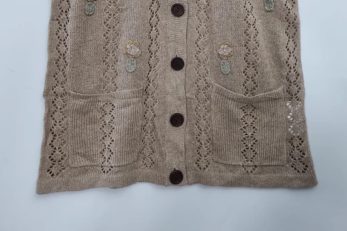 VENTICELLO 베이지 레트로 펀칭 민소매 가디건  상품이미지4