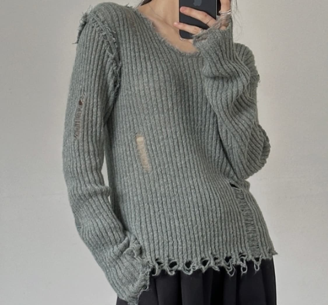 그런지 울 데미지 브이넥 니트 상품이미지1