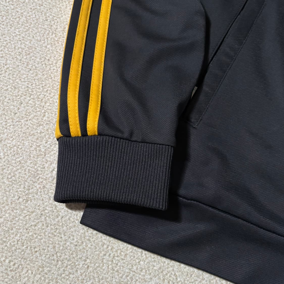 아디다스 그레이 옐로우 삼각 로고 져지 상품이미지5