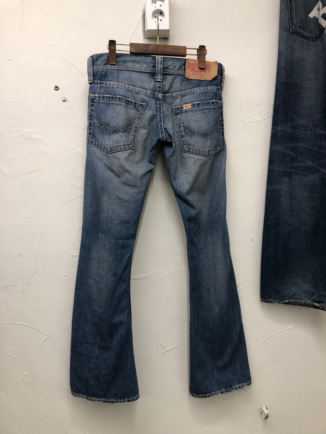 로데오 크라운스 부츠컷 데님 팬츠 상품이미지1