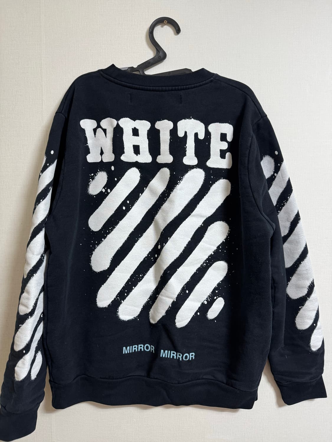 오프화이트 맨투맨 상품이미지1