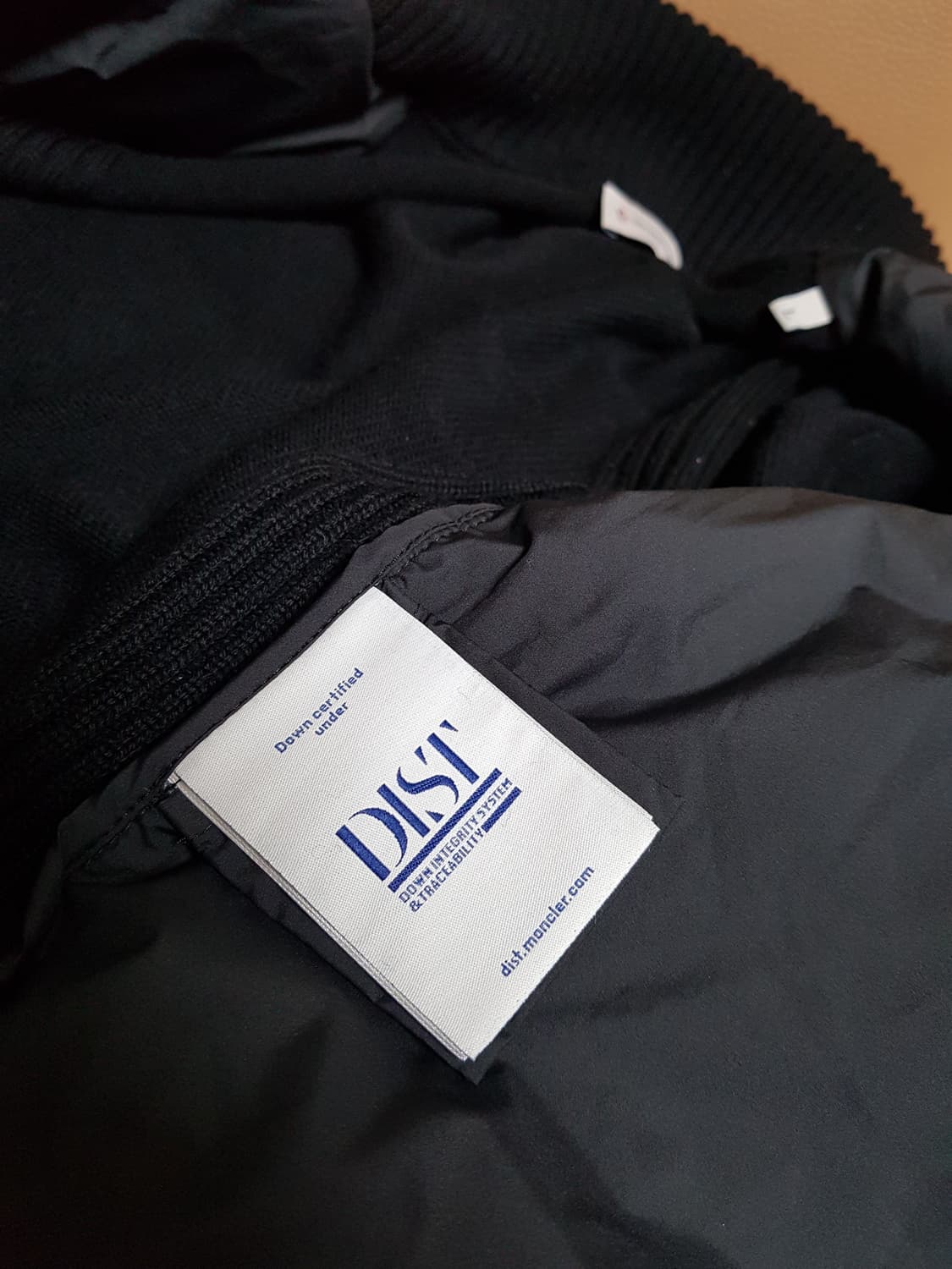 몽클레어 니트 패딩 가디건 블랙 25FW 상품이미지6