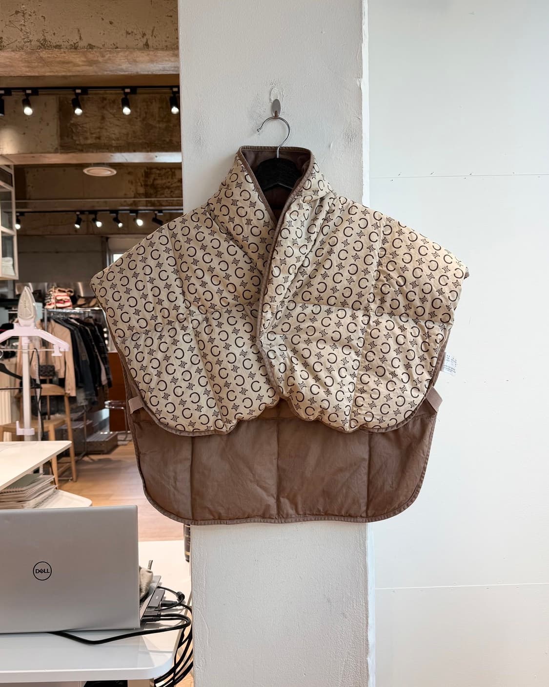 셀린느 브라운 트리오페 다운 베스트  상품이미지2