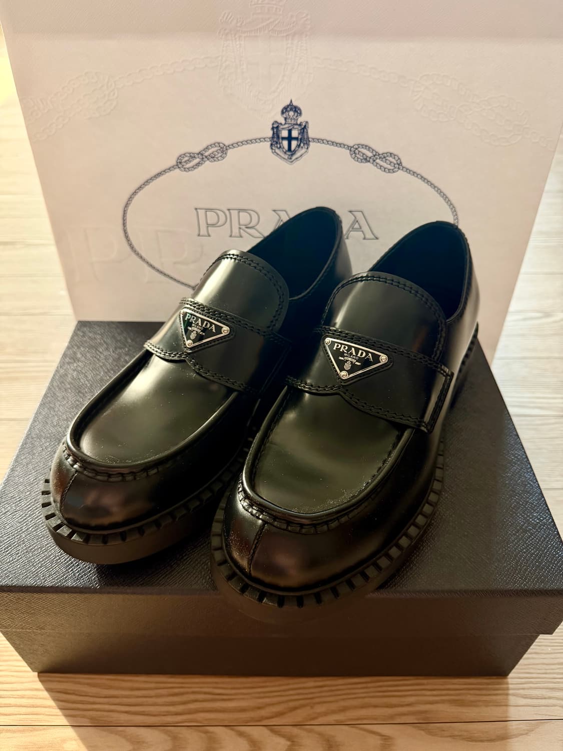 프라다 브러시드 가죽 로퍼 블랙 size 7.5(새상품) 상품이미지1