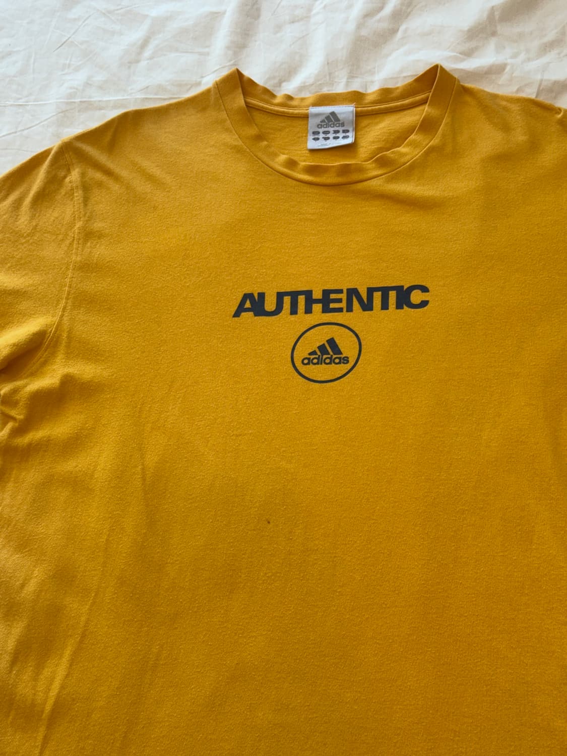 아디다스 AUTHENTIC 로고 반팔 티셔츠 상품이미지4