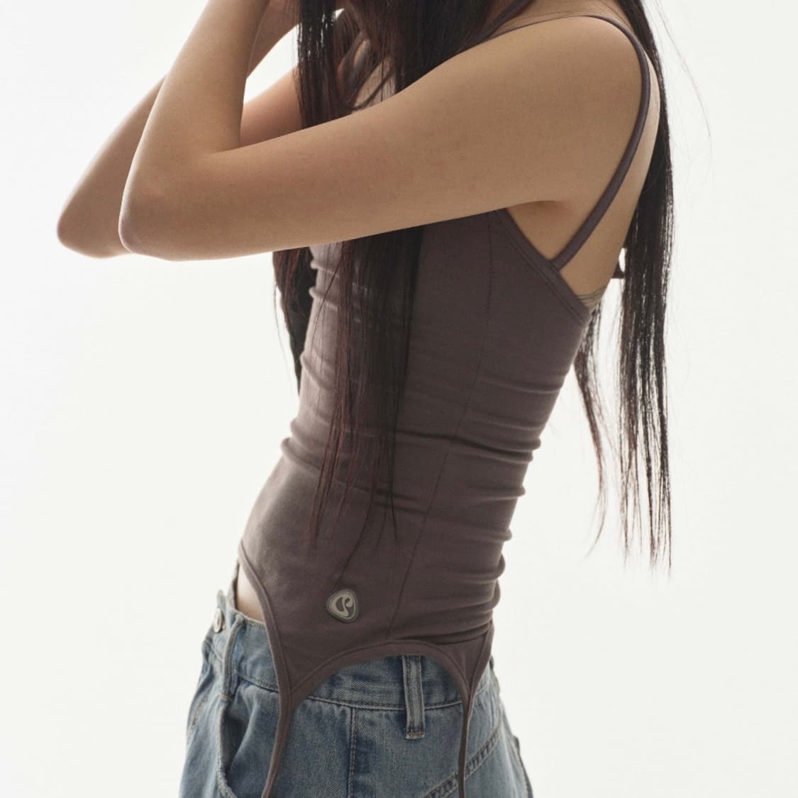 coyseio 코이세이오 홀터 스트랩 슬리브리스 차콜 상품이미지5