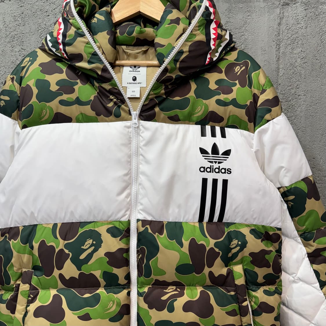 아디다스 x 베이프 샤크 카모 다운 패딩 (XL)  상품이미지4