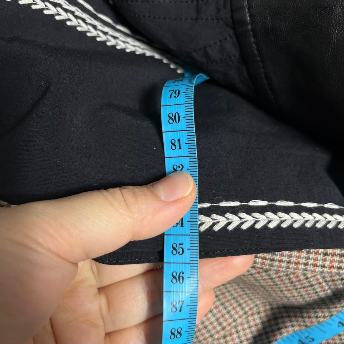 한섬 오즈세컨 블랙 자수 롱스커트 61 상품이미지4