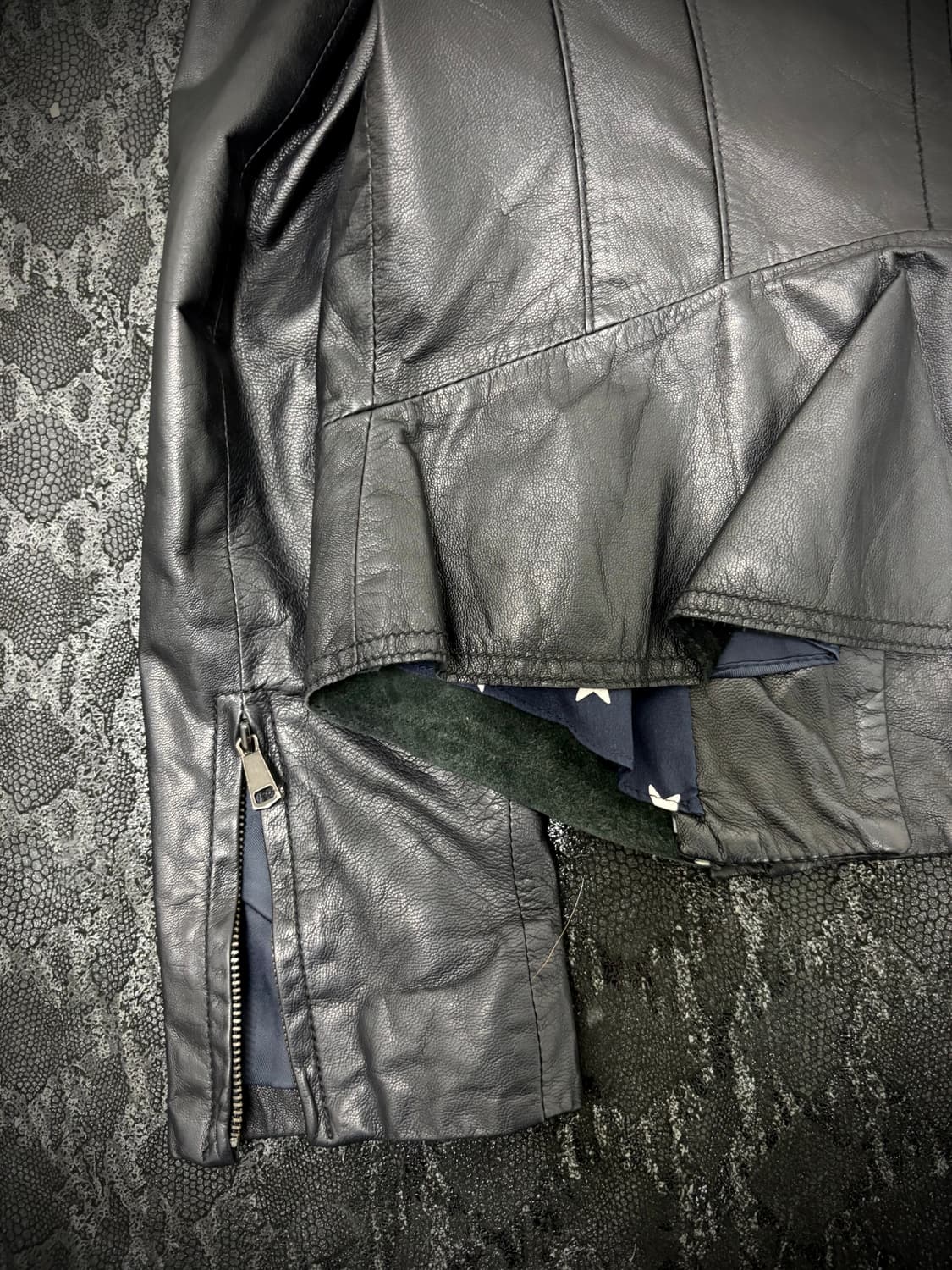 “Vintage” Rare Design Draped Leather JK 상품이미지6