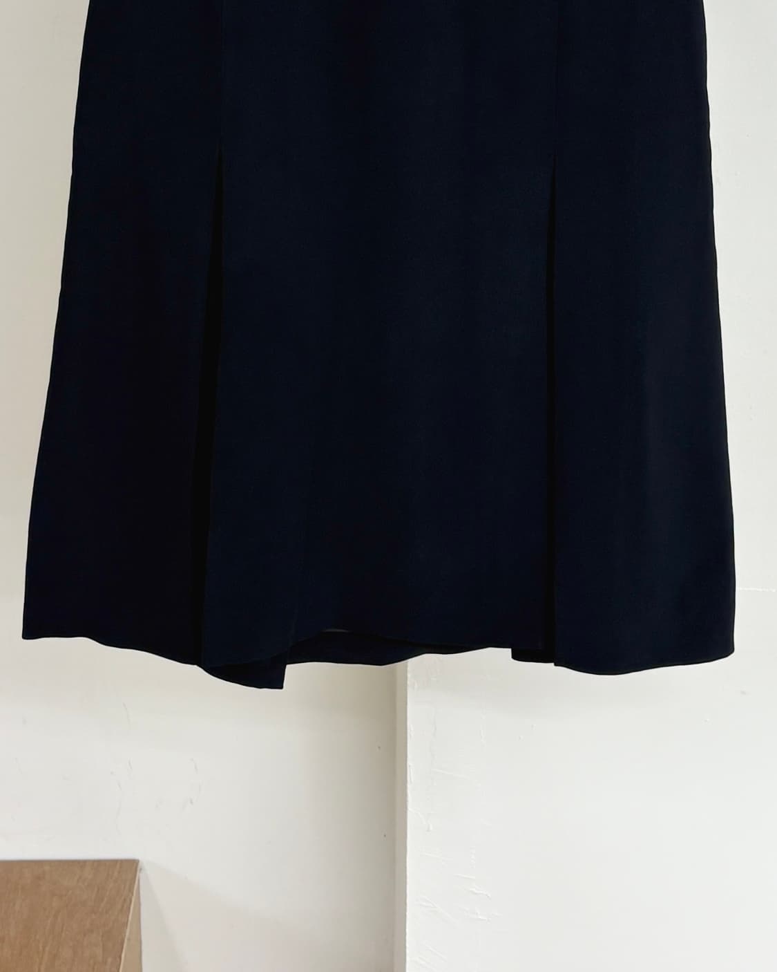 베르사체 블랙 플리츠 미디 스커트 상품이미지3