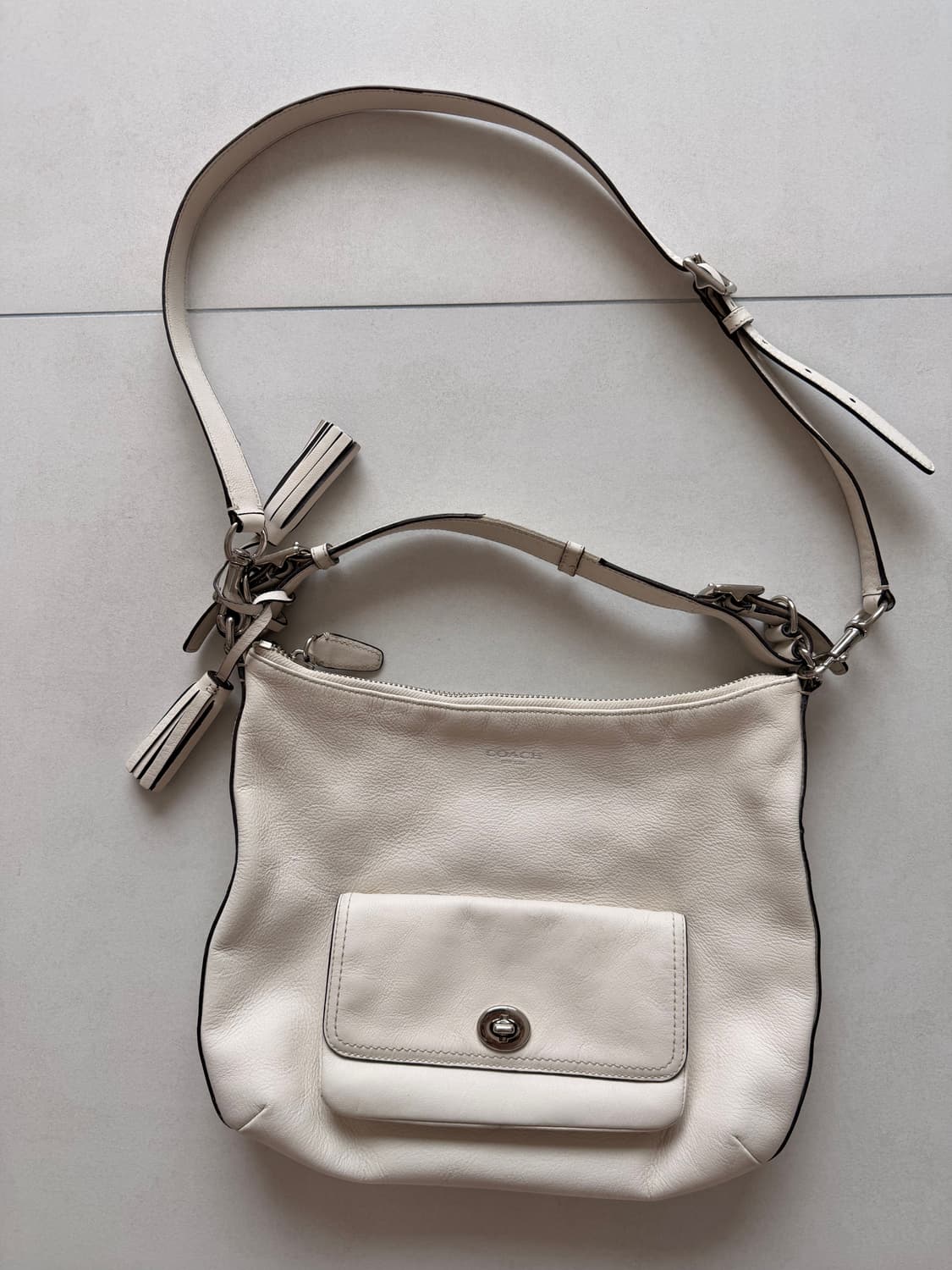 코치 화이트 호보백 숄더백 상품이미지1