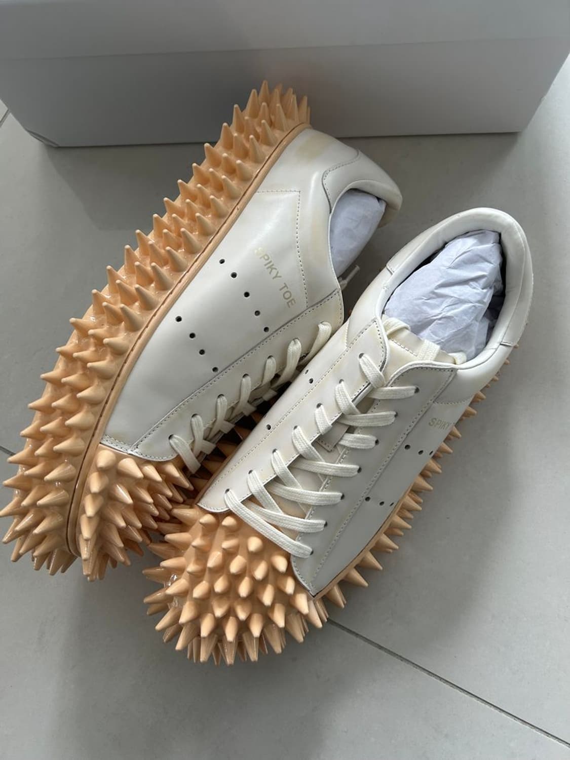 SPIKEY LEATHER SNEAKER 스파이크 가죽 스니커즈 상품이미지2