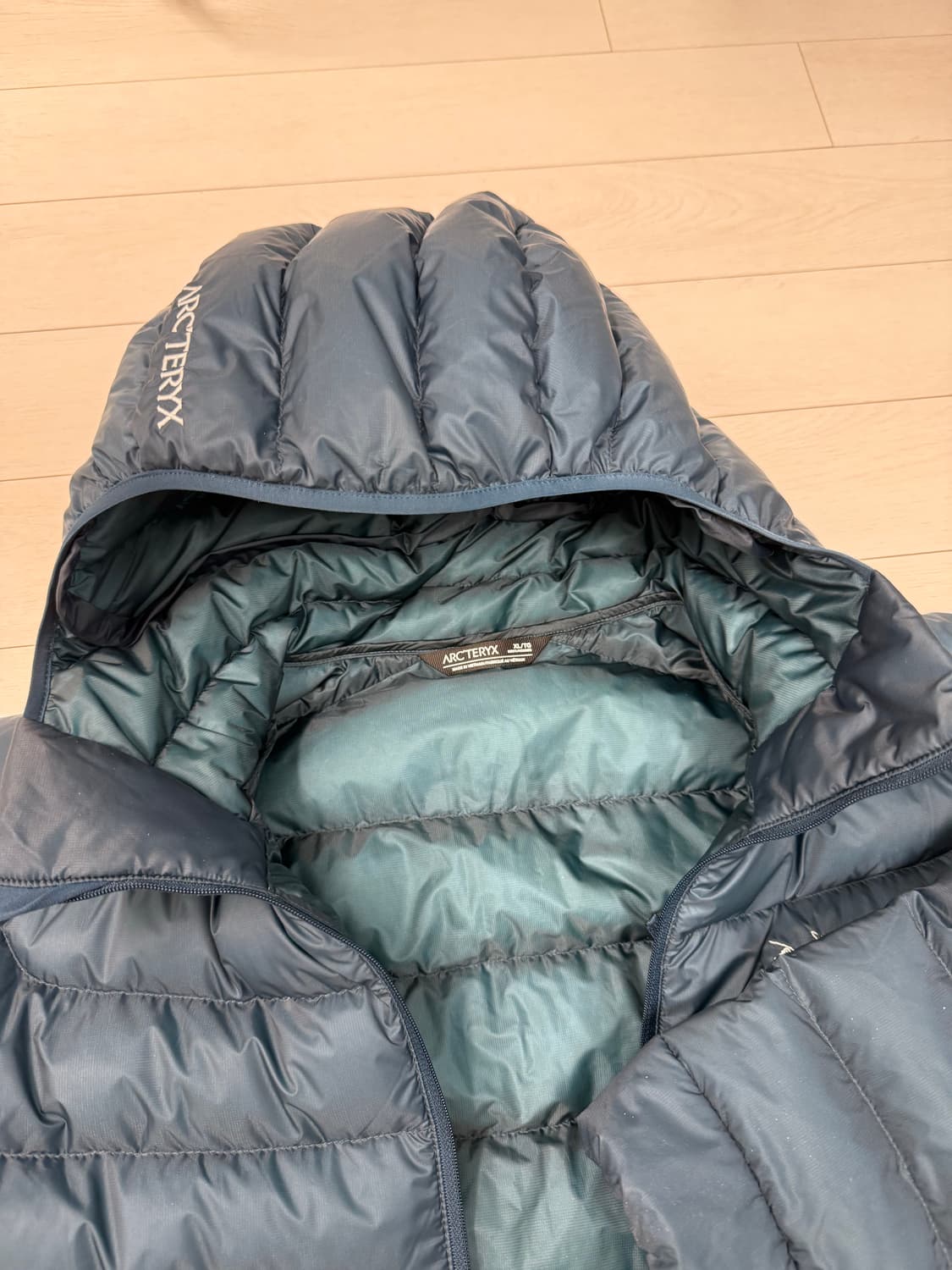 아크테릭스 세륨 후디 나이트스케이프 XL 사이즈  상태가 너무너무너무 좋 상품이미지3