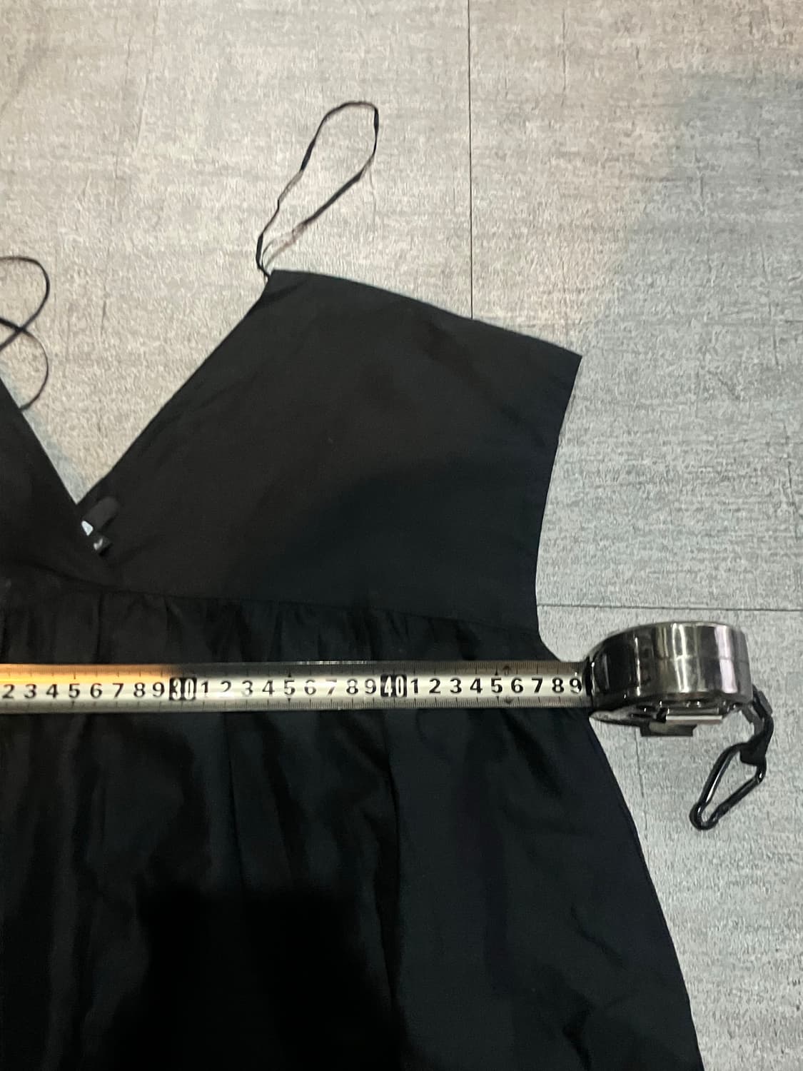 Uniqlo 유니클로 하구미모리걸 바캉스 펀칭 슬리브리스 나시탑 상품이미지2