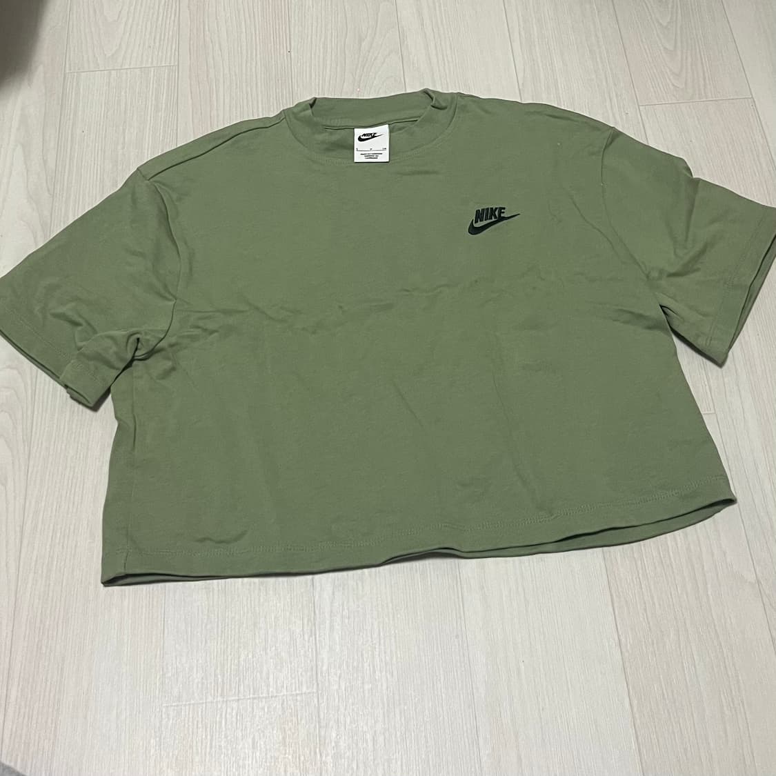 나이키 크롭 반팔 티셔츠 카키 상품이미지1