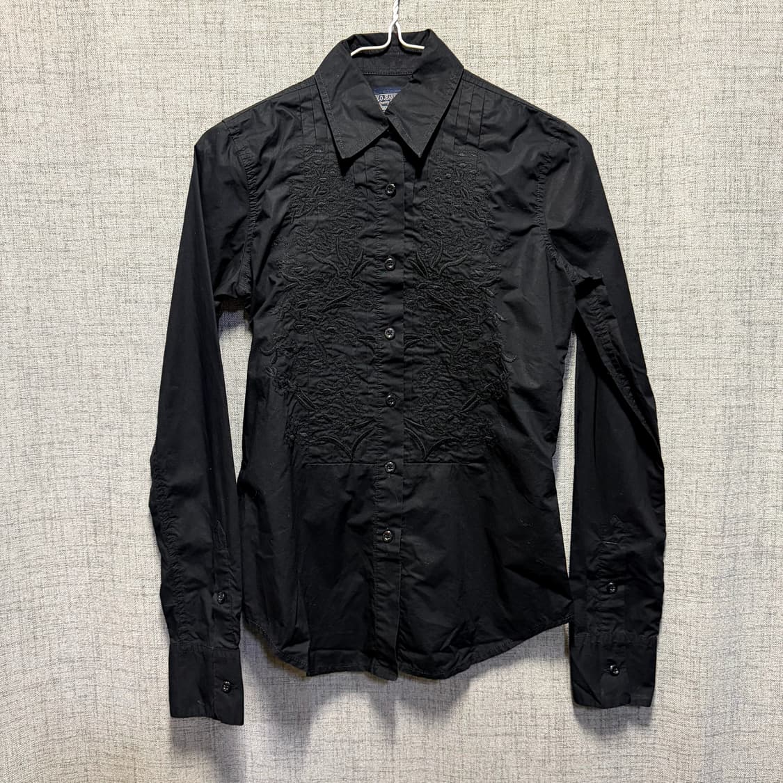 폴로진스컴퍼니 블랙 자수 셔츠  상품이미지1