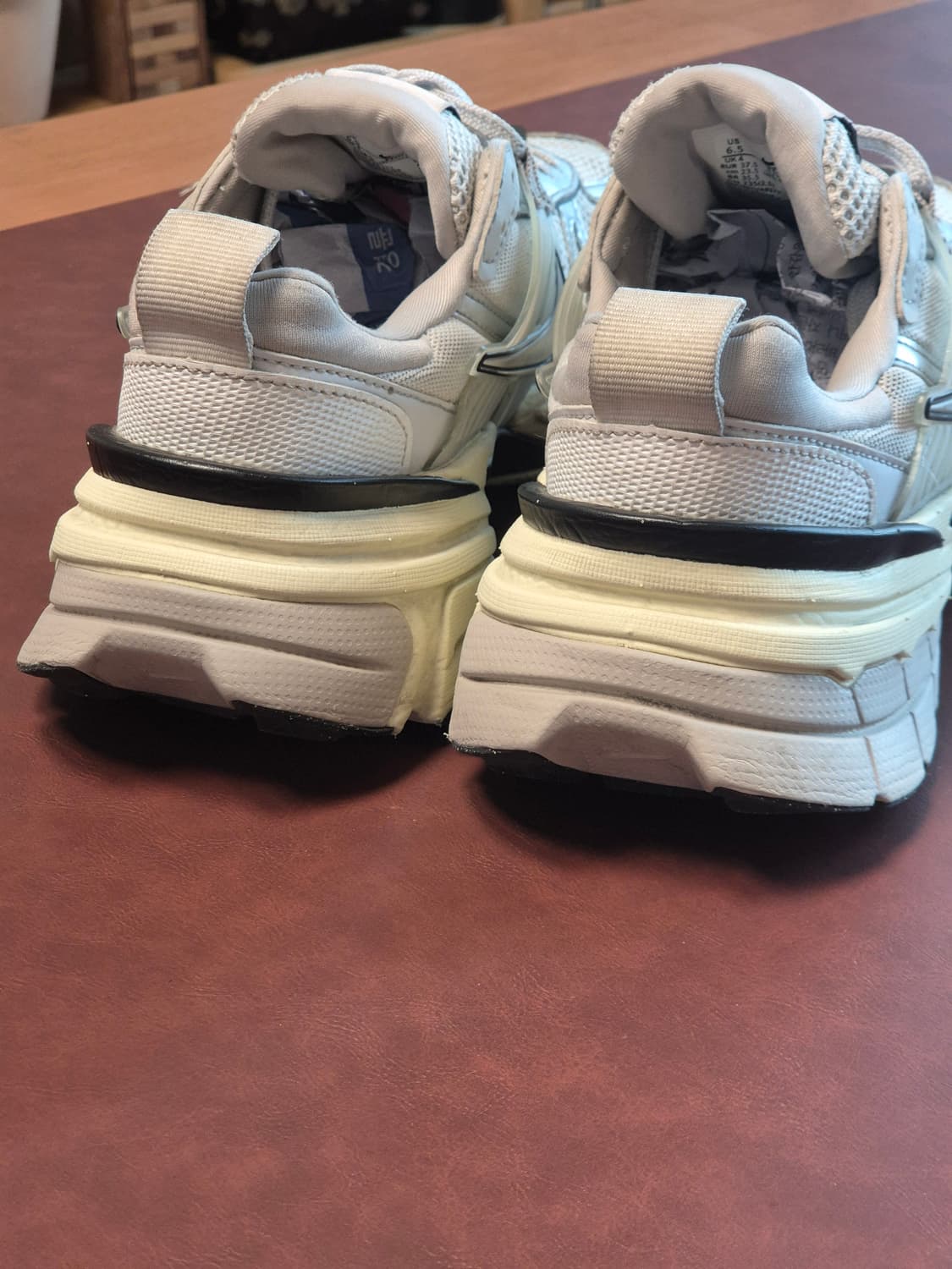 실착용2회 235 (6.5us) 정품 나이키V2K런 서밋 런닝화  상품이미지6