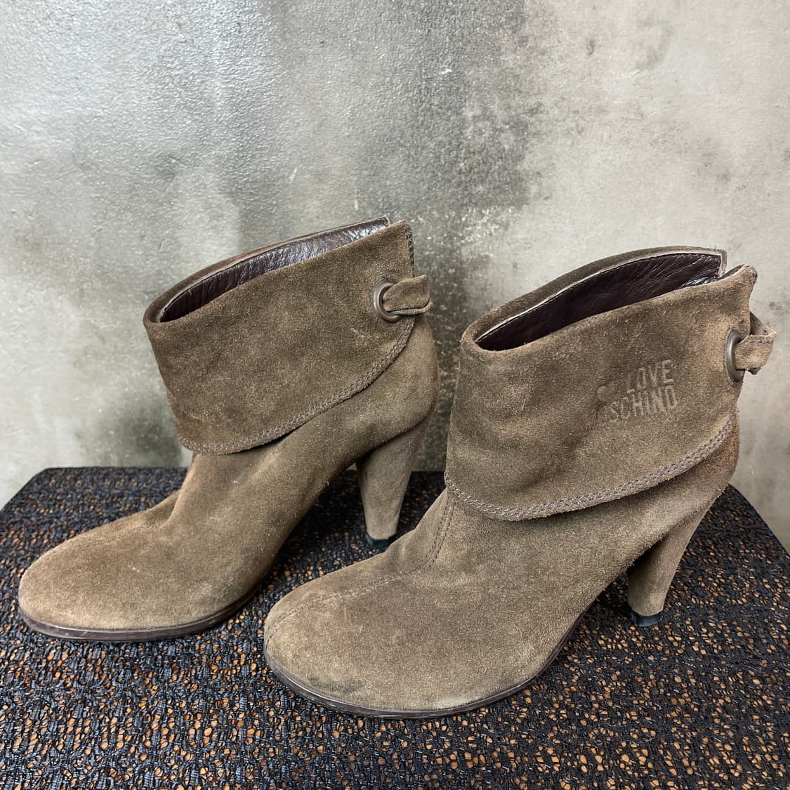 모스키노 스웨이드 힐 상품이미지1