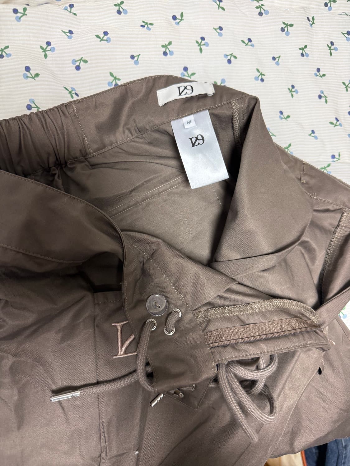 일리고 팬츠 브라운 상품이미지1