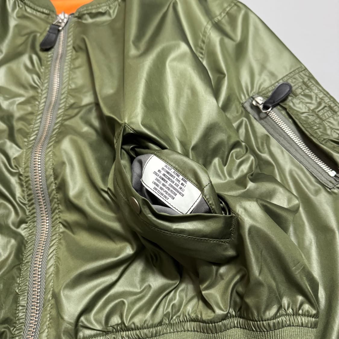 저널스탠다드 올리브컬러 루즈피트 폴리에스터 MA-1 플라이트 자켓 상품이미지3