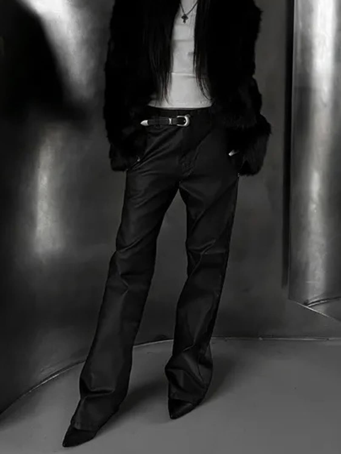 코팅 블랙 슬림 부츠컷로우라이즈팬츠 상품이미지3