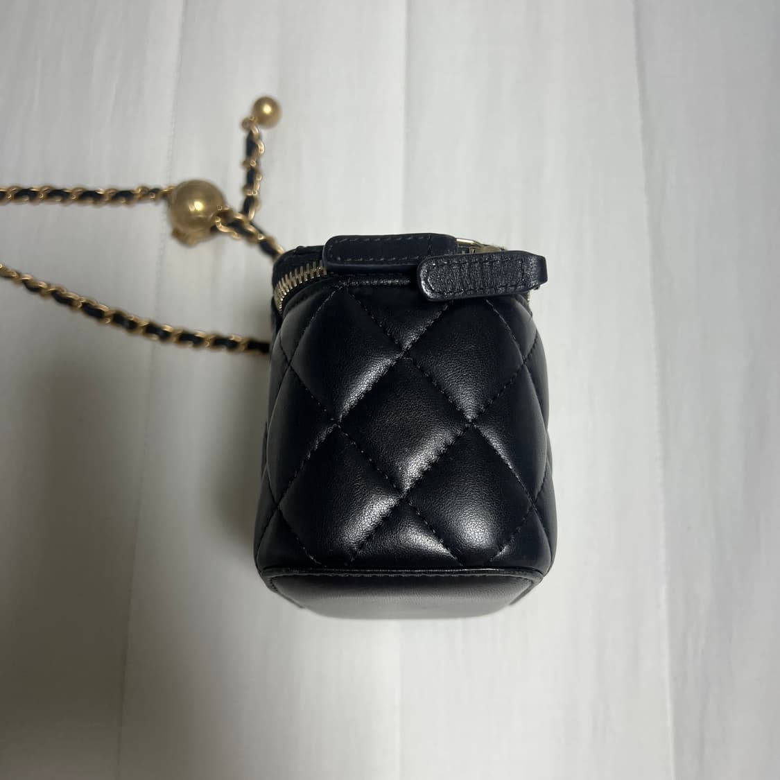 샤넬 정사각 골드볼 베니티 31번대 램스킨 블랙 상품이미지6