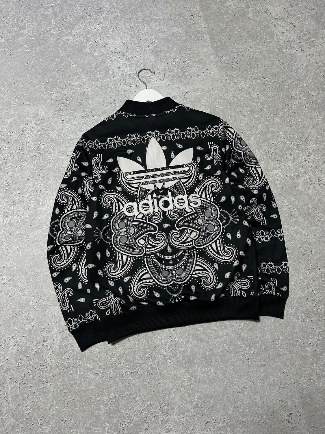 아디다스 페이즐리 빅로고 트랙탑 상품이미지1