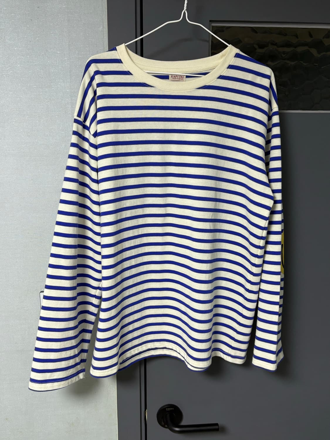 캐피탈 롱슬리브 판매합니다. 상품이미지1