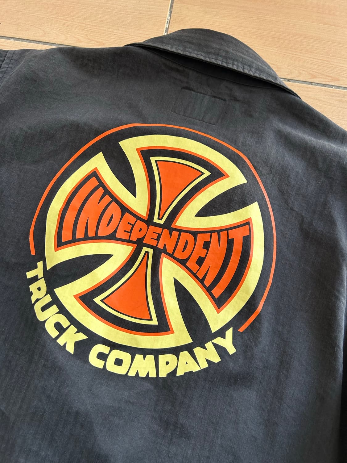 인디펜던트트럭 셔츠 상품이미지2